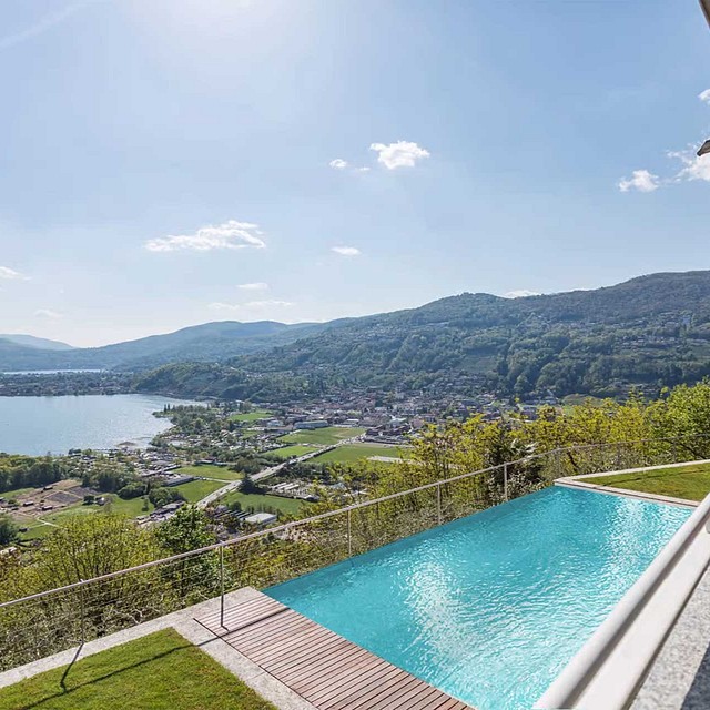 Muzzano - Lake view villa with swimming pool