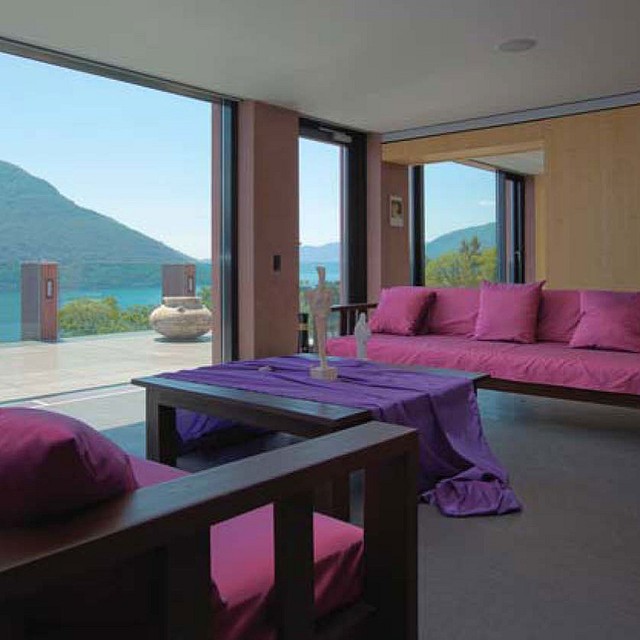 Brissago - High standing villa with lake view