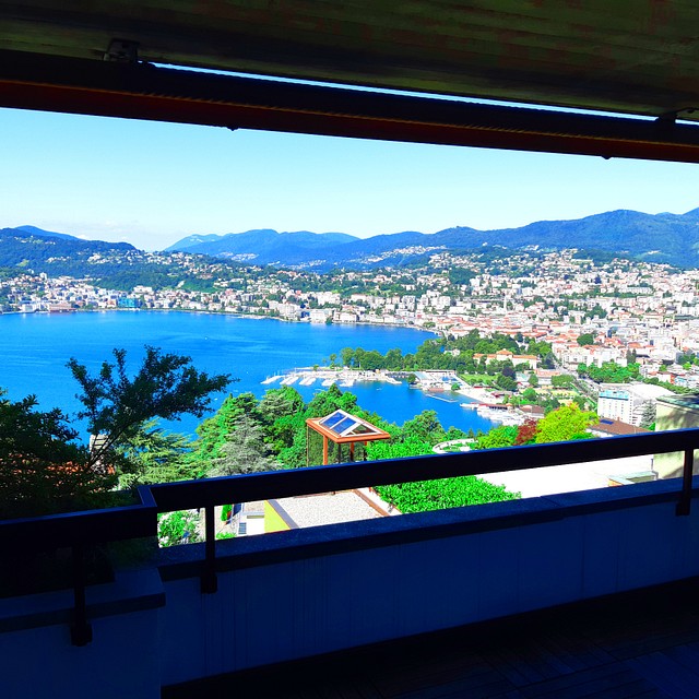 Ruvigliana - 5-room penthouse with large terrace overlooking the lake